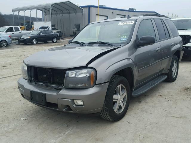 1GNDS13S962143466 - 2006 CHEVROLET TRAILBLAZE GRAY photo 2