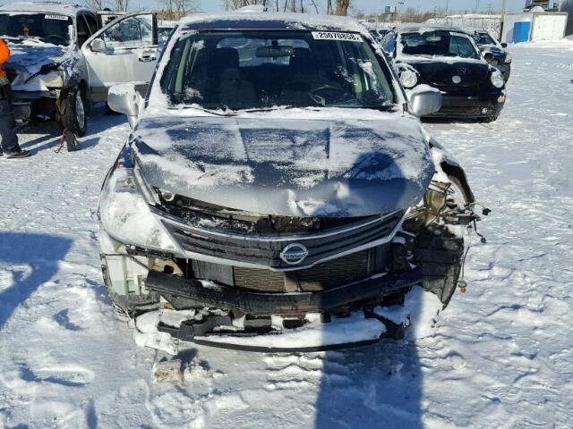 3N1BC1CP9BL465898 - 2011 NISSAN VERSA S GRAY photo 9