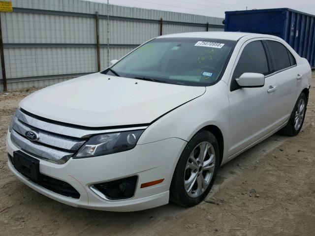 3FAHP0HA1CR414197 - 2012 FORD FUSION SE WHITE photo 2