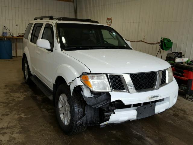 5N1AR18W75C765409 - 2005 NISSAN PATHFINDER WHITE photo 1