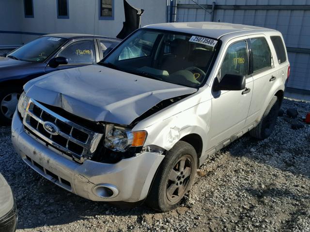 1FMCU0C76CKB31058 - 2012 FORD ESCAPE XLS SILVER photo 2