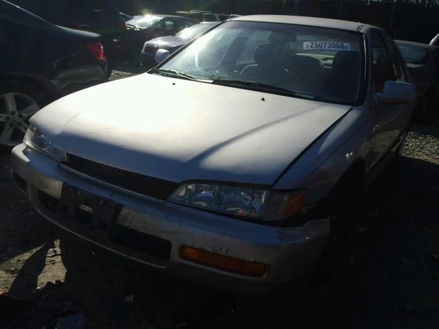 1HGCD5632VA086687 - 1997 HONDA ACCORD LX SILVER photo 2