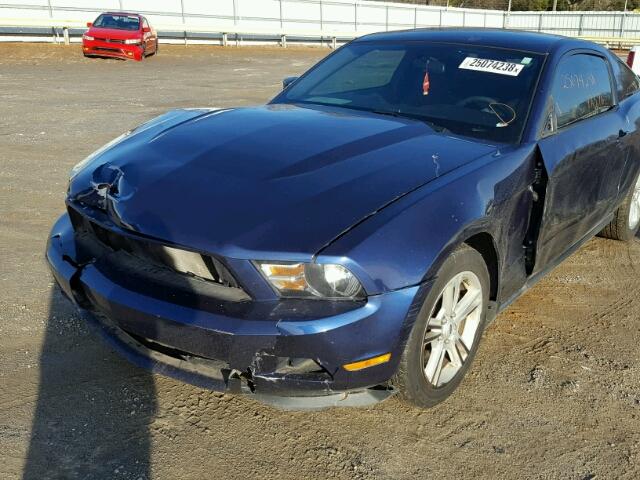 1ZVBP8AM7C5280279 - 2012 FORD MUSTANG BLUE photo 9