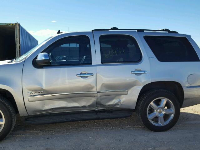 1GNUKCE08AR135964 - 2010 CHEVROLET TAHOE K150 SILVER photo 9