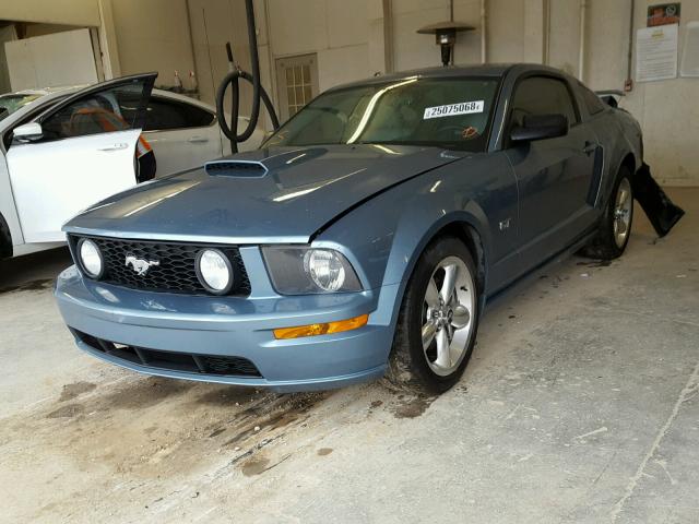 1ZVHT82H165202978 - 2006 FORD MUSTANG GT BLUE photo 2