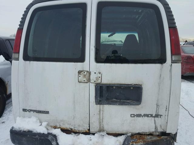 1GCFG15W421197504 - 2002 CHEVROLET EXPRESS G1 WHITE photo 9