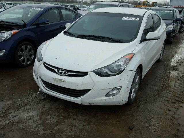 5NPDH4AE4DH426200 - 2013 HYUNDAI ELANTRA GL WHITE photo 2