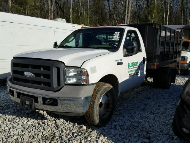 1FDWF36545EB00346 - 2005 FORD F350 SUPER WHITE photo 2