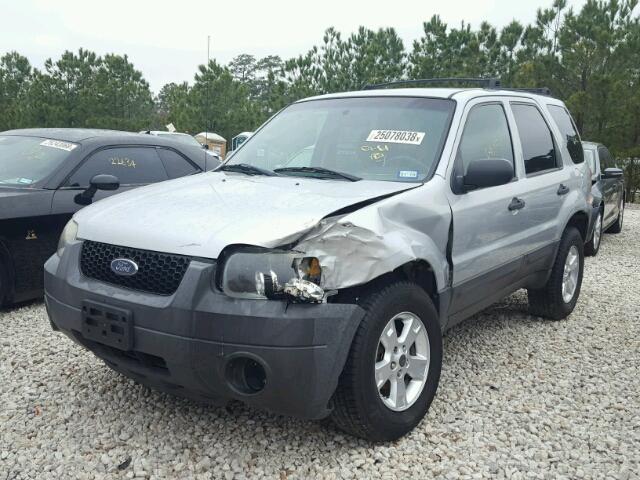 1FMYU03Z27KB25755 - 2007 FORD ESCAPE XLT SILVER photo 2