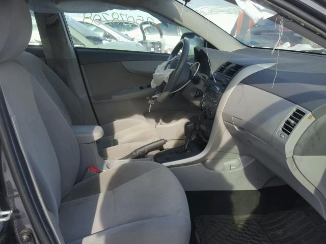 1NXBU40E09Z049393 - 2009 TOYOTA COROLLA BA GRAY photo 5