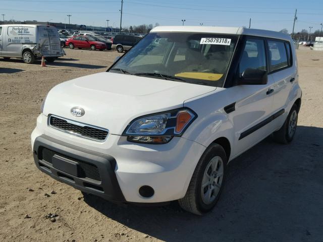 KNDJT2A15B7265490 - 2011 KIA SOUL WHITE photo 2