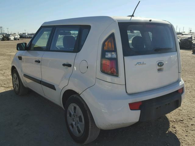 KNDJT2A15B7265490 - 2011 KIA SOUL WHITE photo 3