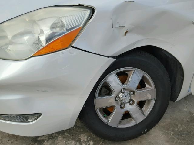 5TDZA22C26S427113 - 2006 TOYOTA SIENNA XLE WHITE photo 9