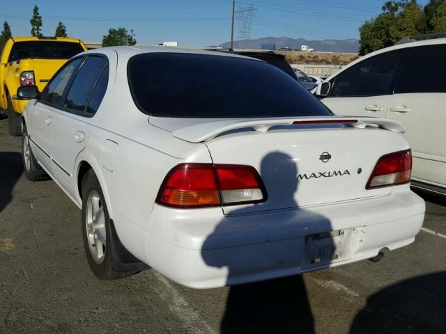 JN1CA21D1VT810043 - 1997 NISSAN MAXIMA GLE WHITE photo 3