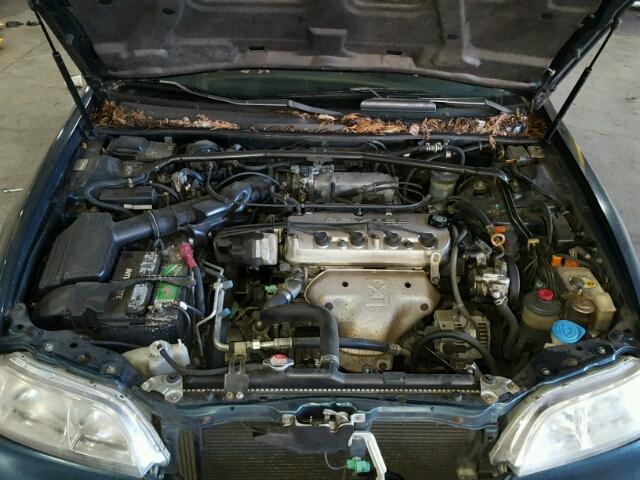 19UYA1250VL009061 - 1997 ACURA 2.2CL أخضر صورة 7