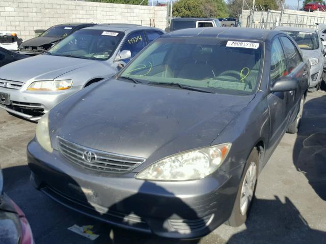 4T1BE32KX6U743319 - 2006 TOYOTA CAMRY LE GRAY photo 2