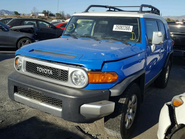 JTEBU11F770059607 - 2007 TOYOTA FJ CRUISER BLUE photo 2