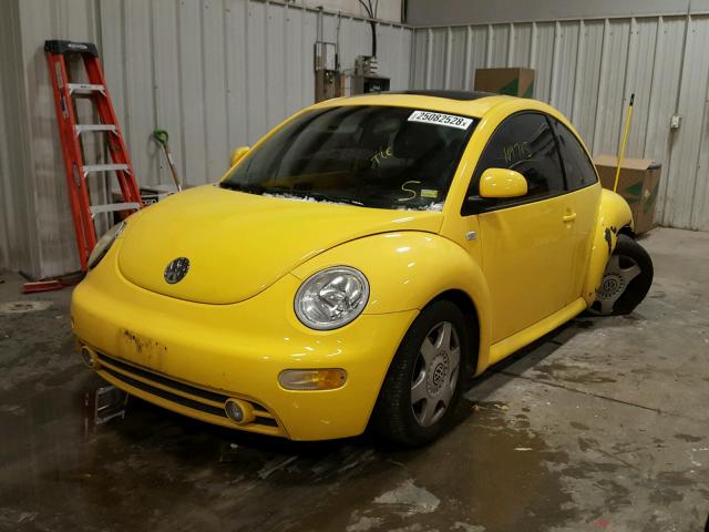 3VWCD21CXYM489535 - 2000 VOLKSWAGEN NEW BEETLE YELLOW photo 2