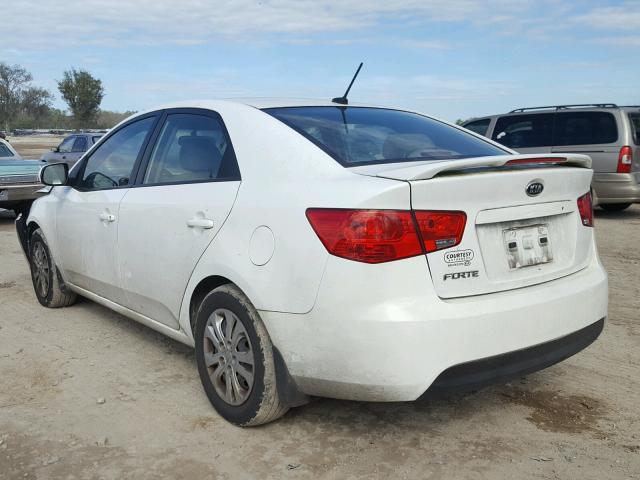 KNAFT4A27C5636055 - 2012 KIA FORTE LX WHITE photo 3