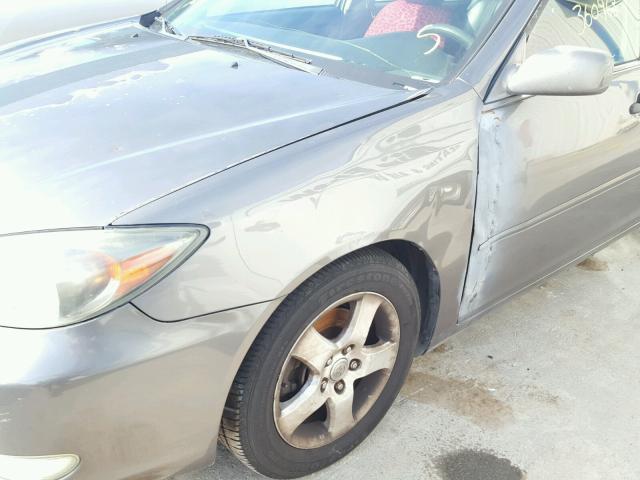 4T1BF32K62U512506 - 2002 TOYOTA CAMRY LE GRAY photo 9