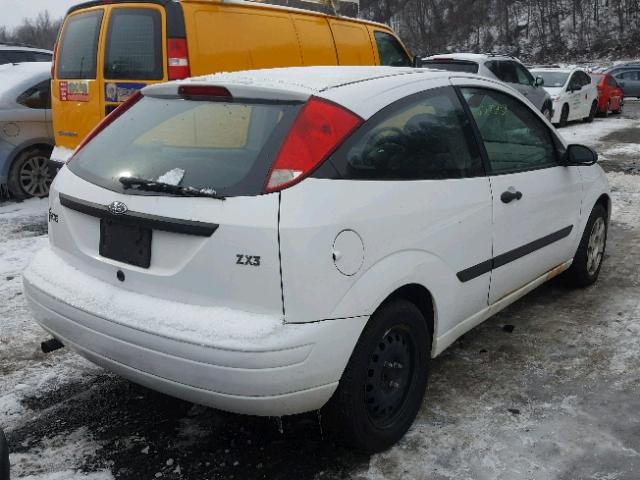 3FAFP31Z44R108931 - 2004 FORD FOCUS ZX3 WHITE photo 4