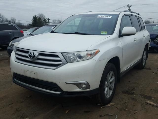 5TDBK3EH8BS071580 - 2011 TOYOTA HIGHLANDER WHITE photo 2