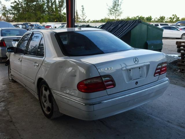 WDBJF70J2YA981246 - 2000 MERCEDES-BENZ E 430 WHITE photo 3