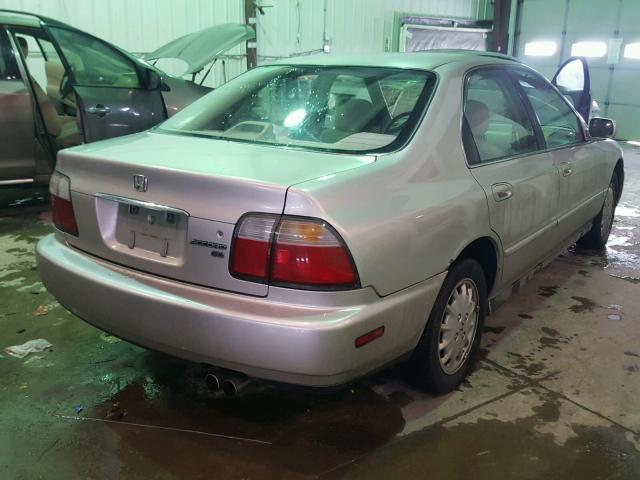 1HGCD5556VA194538 - 1997 HONDA ACCORD EX SILVER photo 4