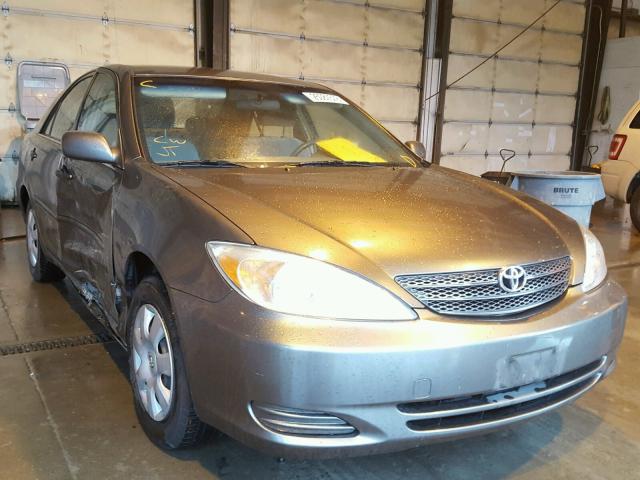 JTDBE32K320076356 - 2002 TOYOTA CAMRY LE GRAY photo 1