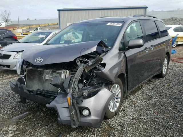 5TDYK3DCXGS712770 - 2016 TOYOTA SIENNA XLE GRAY photo 2