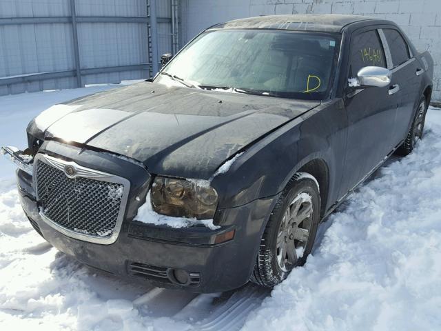 2C3KA53G07H883054 - 2007 CHRYSLER 300 TOURIN BLACK photo 2