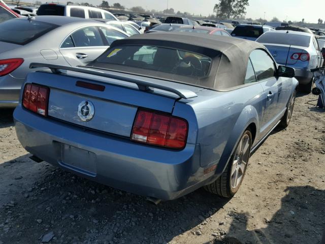 1ZVFT84N065114370 - 2006 FORD MUSTANG BLUE photo 4