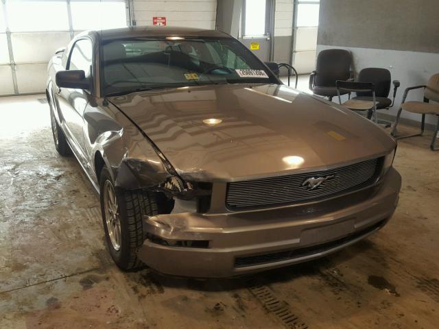 1ZVFT80N255249743 - 2005 FORD MUSTANG GRAY photo 1