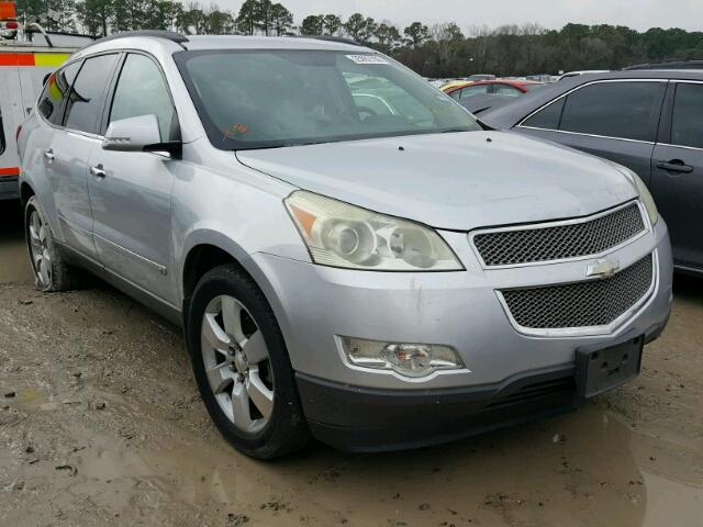 1GNEV33D49S104393 - 2009 CHEVROLET TRAVERSE L SILVER photo 1