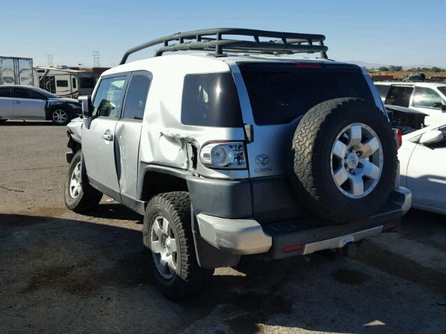 JTEBU11F870028544 - 2007 TOYOTA FJ CRUISER SILVER photo 3