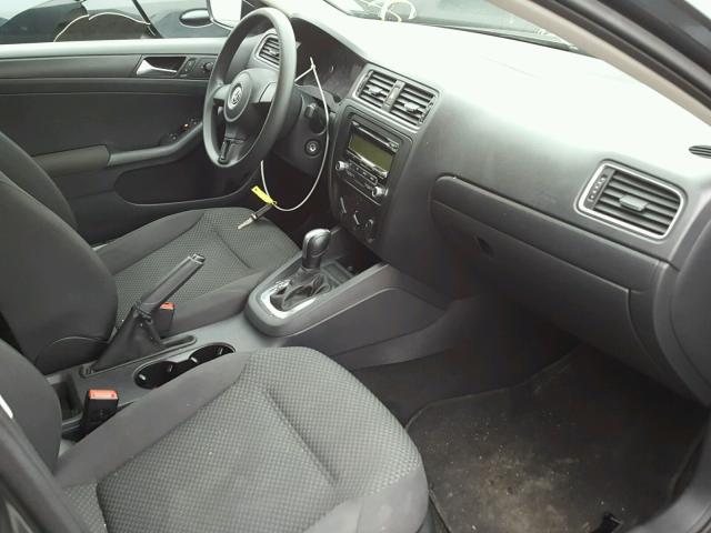 3VW2K7AJXBM347884 - 2011 VOLKSWAGEN JETTA BASE CHARCOAL photo 5