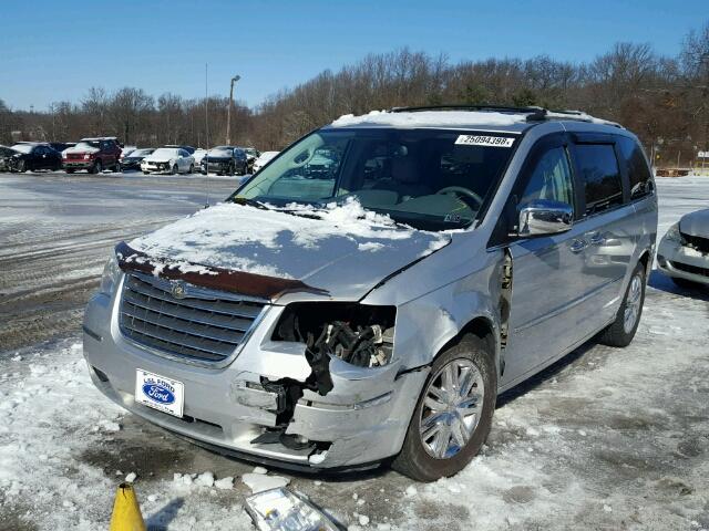 2A4RR6DX4AR193441 - 2010 CHRYSLER TOWN & COU SILVER photo 2