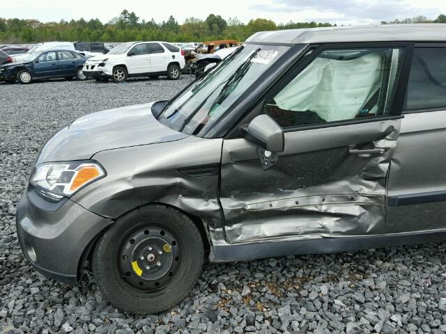 KNDJT2A2XB7207190 - 2011 KIA SOUL GRAY photo 9