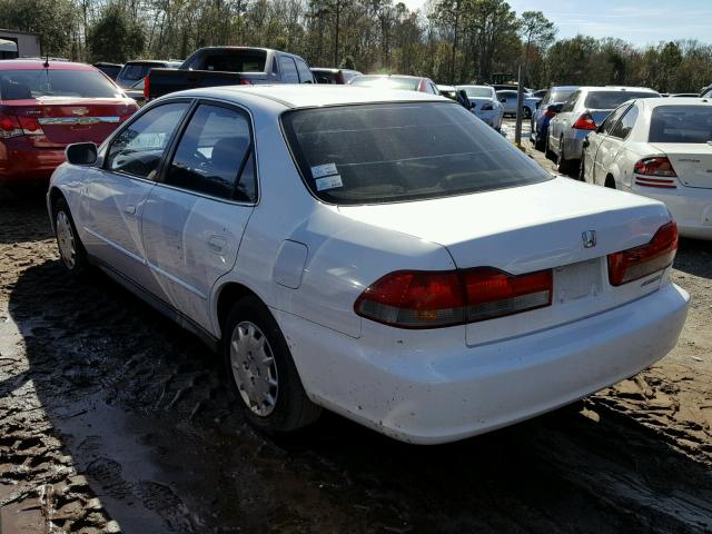 1HGCG564X1A069839 - 2001 HONDA ACCORD LX WHITE photo 3