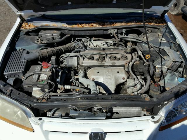 1HGCG564X1A069839 - 2001 HONDA ACCORD LX WHITE photo 7