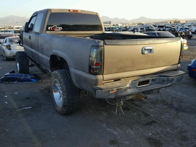 1GTHC29102E135633 - 2002 GMC SIERRA C25 GRAY photo 3