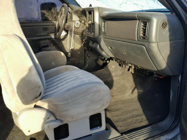 1GTHC29102E135633 - 2002 GMC SIERRA C25 GRAY photo 5