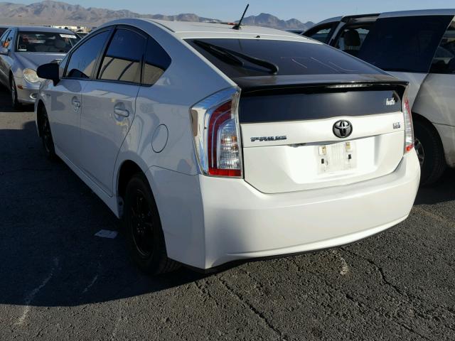 JTDKN3DU4F1898128 - 2015 TOYOTA PRIUS WHITE photo 3