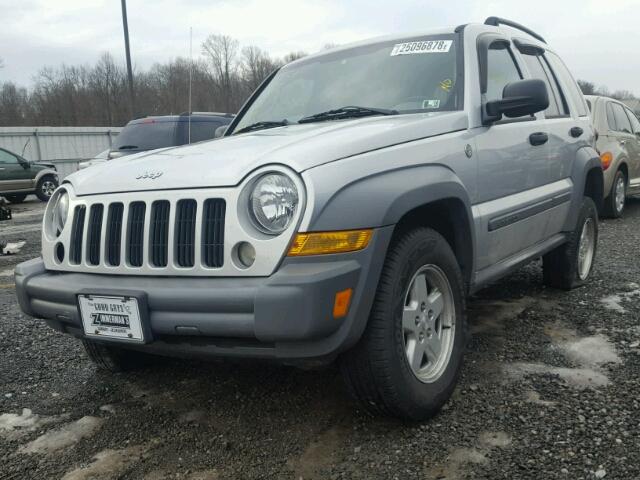 1J4GL48KX5W585221 - 2005 JEEP LIBERTY SP SILVER photo 2