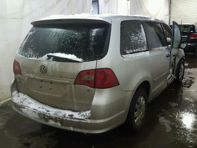 2V8HW44119R575114 - 2009 VOLKSWAGEN ROUTAN S SILVER photo 4