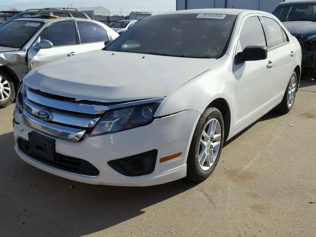 3FAHP0GA3BR155325 - 2011 FORD FUSION S WHITE photo 2