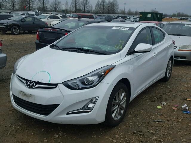 5NPDH4AEXFH585872 - 2015 HYUNDAI ELANTRA SE WHITE photo 2