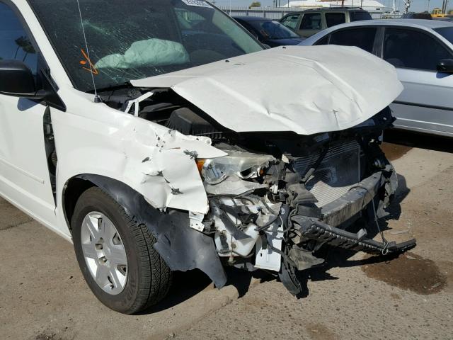 2D4RN4DG5BR791693 - 2011 DODGE GRAND CARA WHITE photo 9