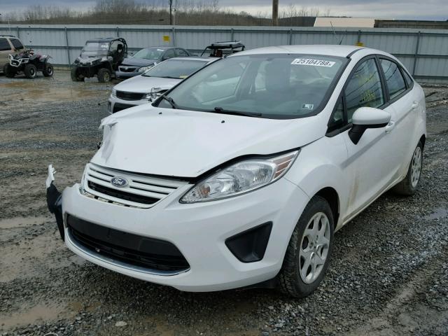 3FADP4AJ8BM122543 - 2011 FORD FIESTA S WHITE photo 2