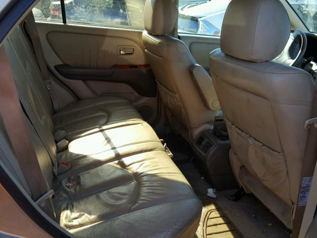 JTJHF10U120259915 - 2002 LEXUS RX 300 GOLD photo 6